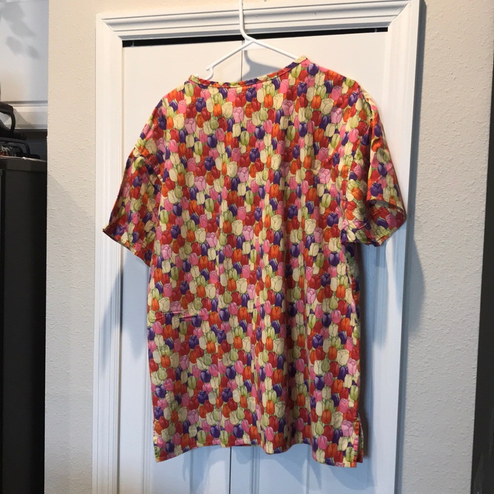 Crest scrub top - Picture 2 of 4